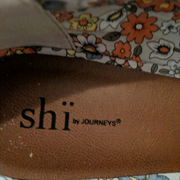 Flats - Picture 3 of 5